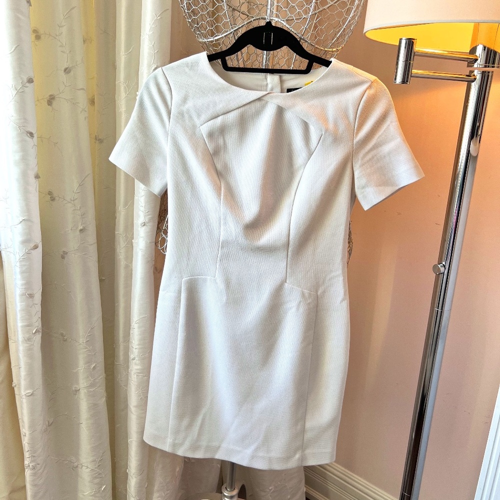 Banana Republic White Shift dress Shortsleeved